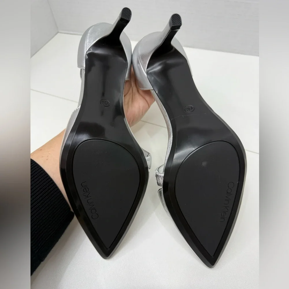 NEW  Calvin Klein Gilisa Asymmetric Strap Pumps in silver leather size 10M